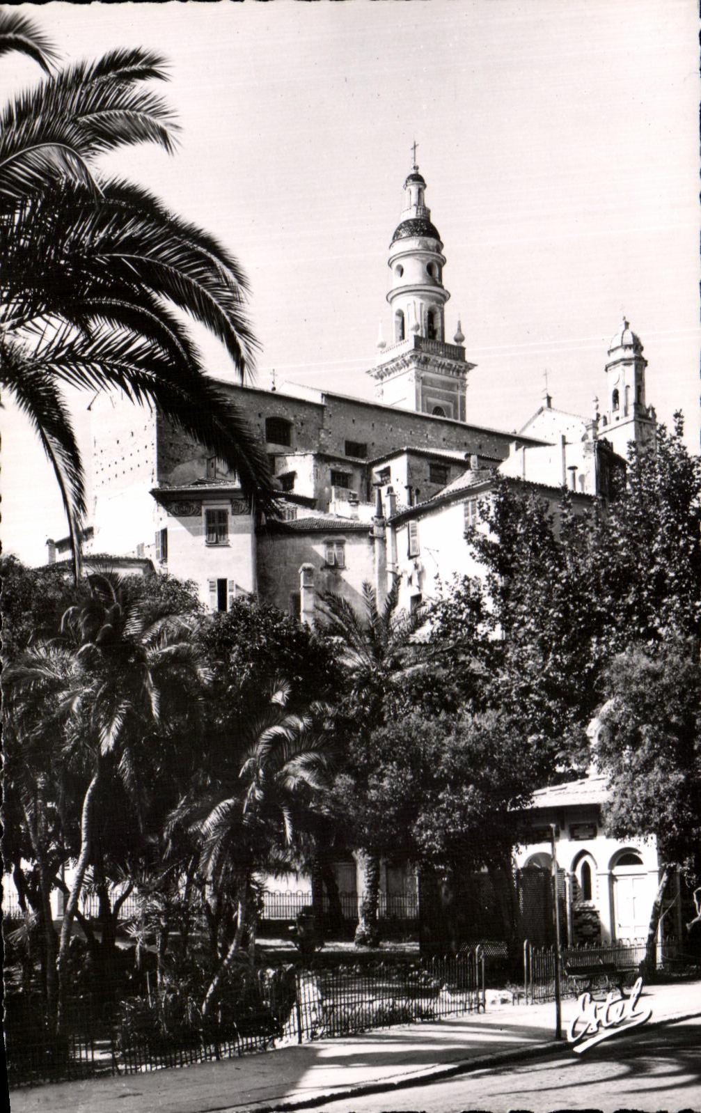 CPA Menton La Vieille Ville Et L'Eglise San Michel The Old Town And St Michael'a Church