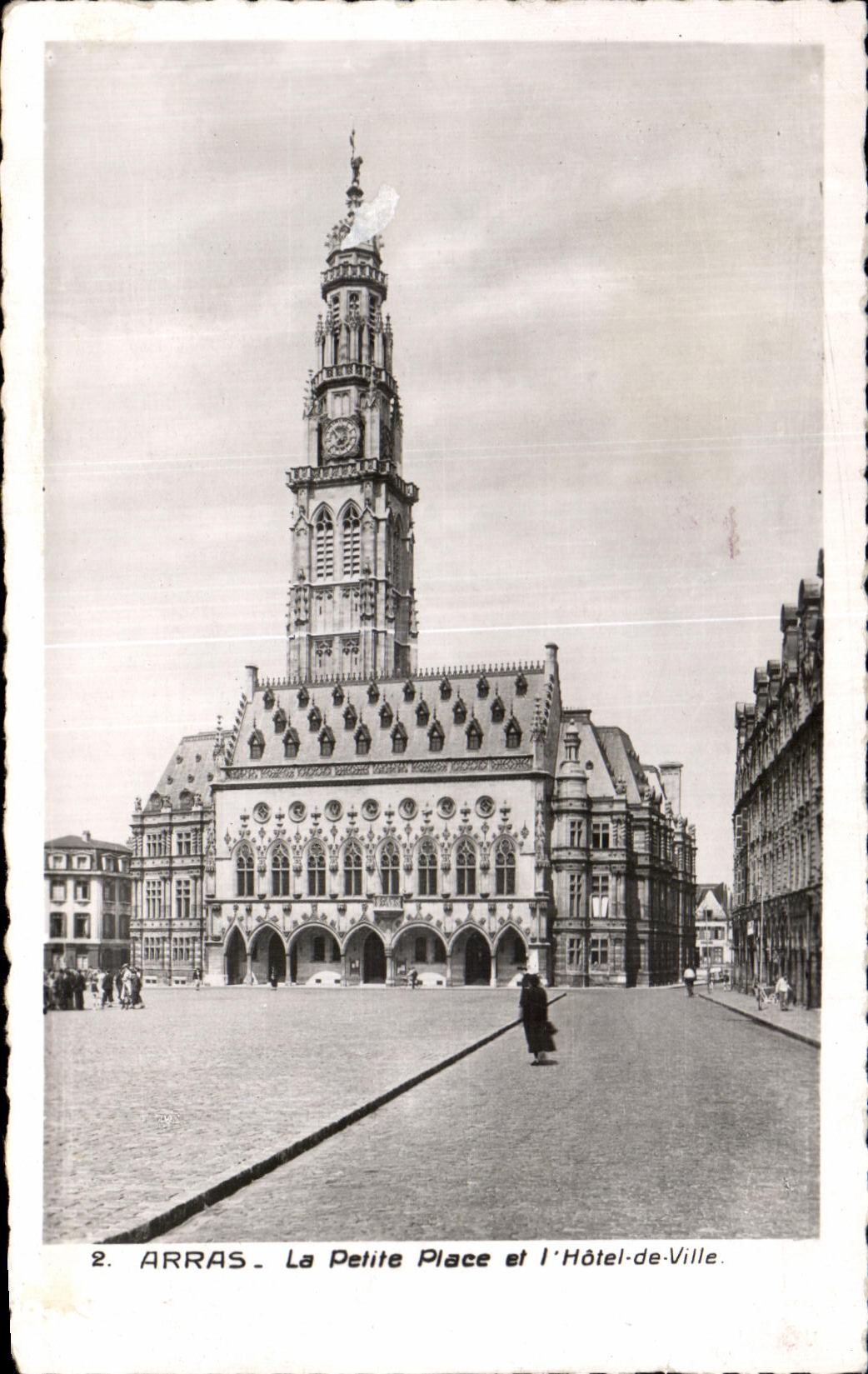 Arras - La Petite Place et l'Hôtel-de-Ville