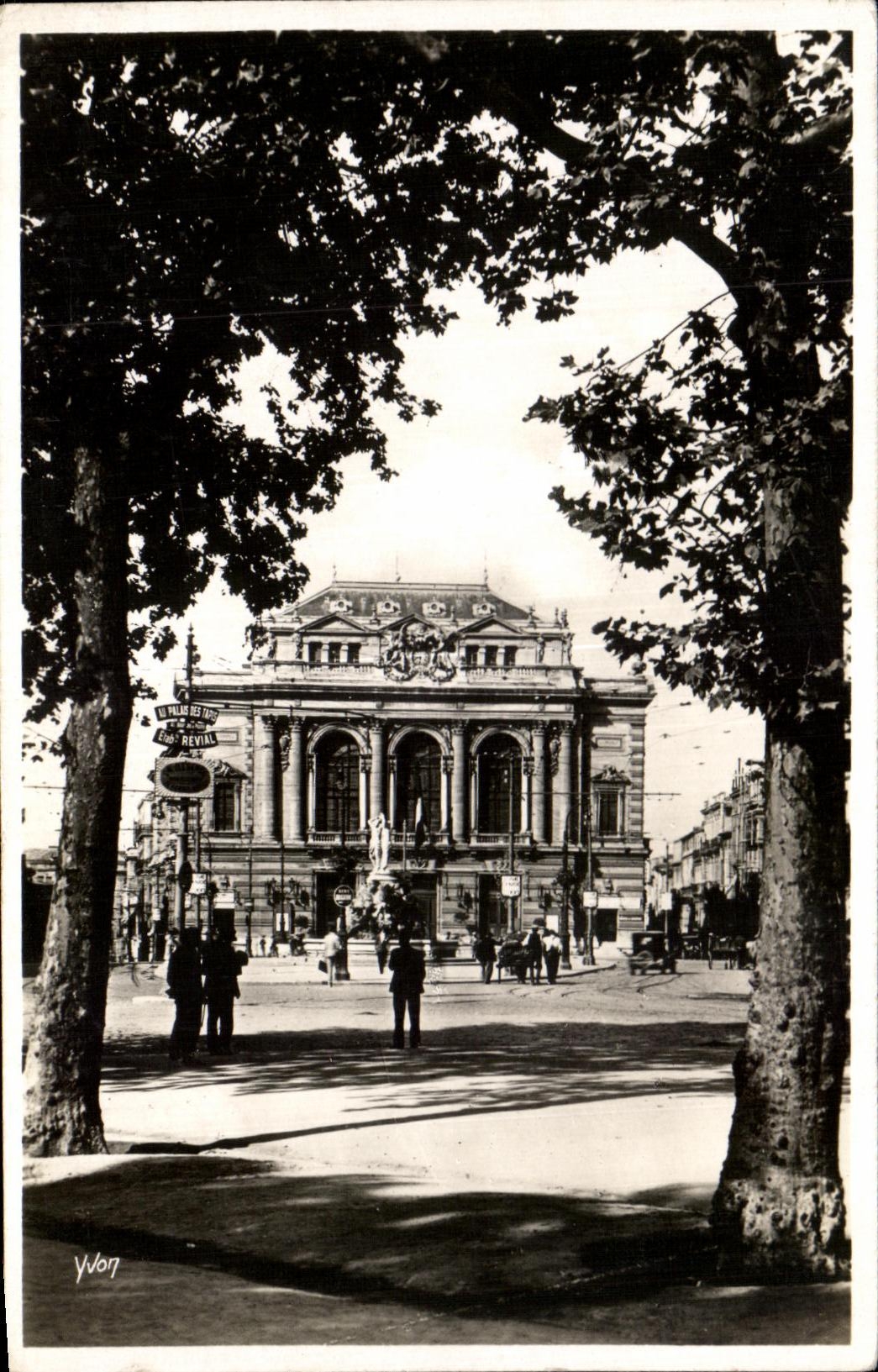 Montpellier — Place de la Comédie — éditeur Yvon