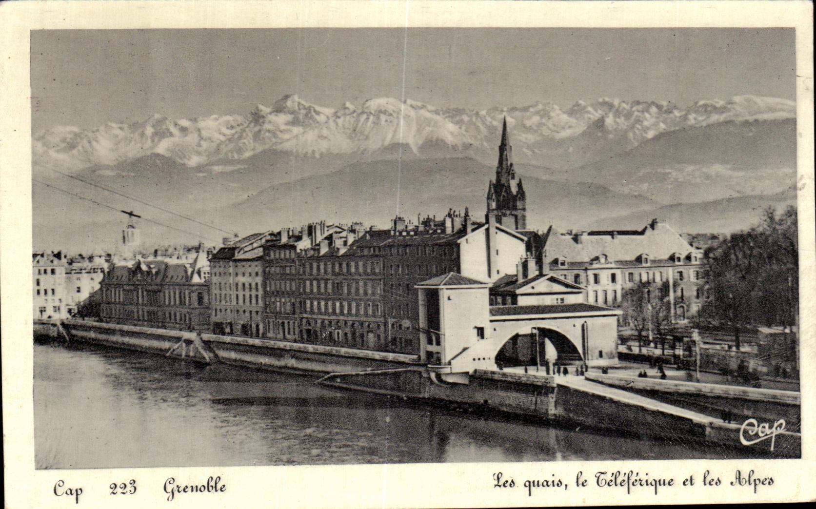 Grenoble — Les quais, le Téléphérique et les Alpes — Cap 223