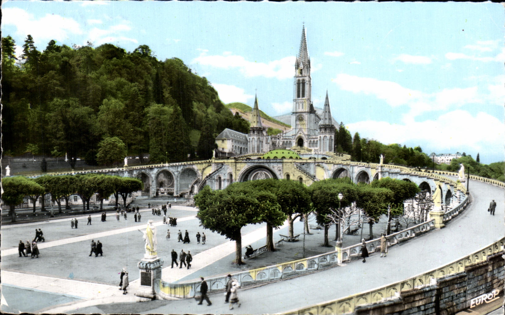 CPA Lourdes La Basilique Et l'Esplanade the Basilice and The Esplanader