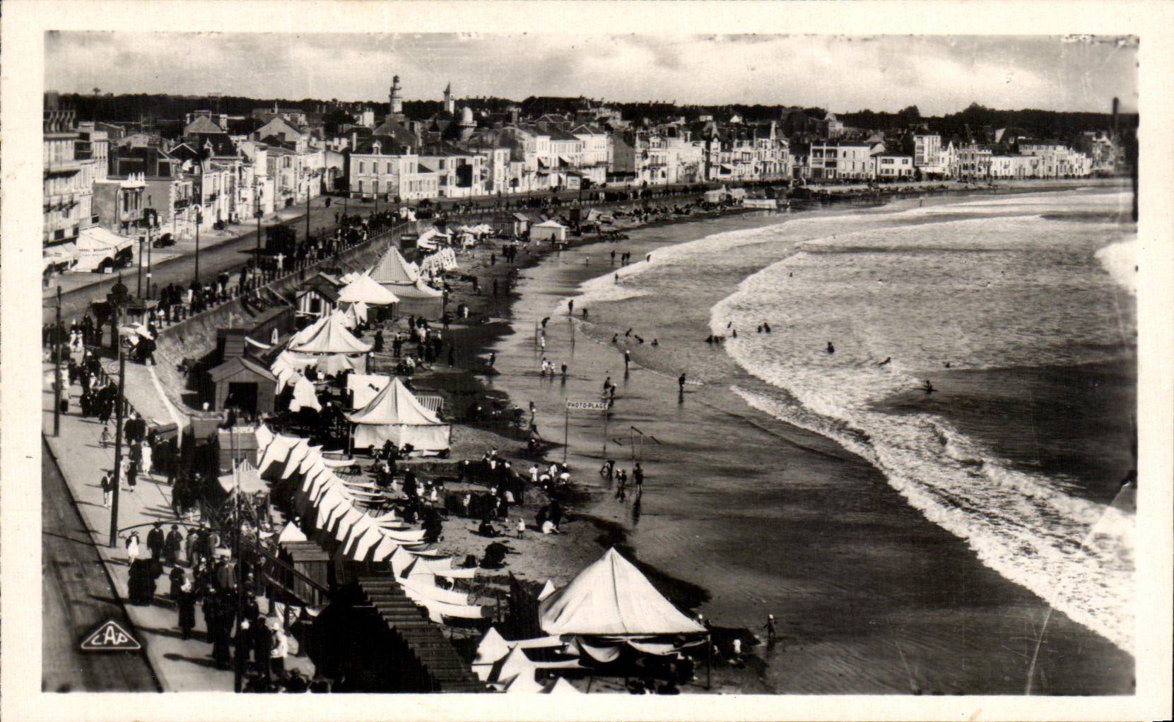 Les Sables d'Olonne — Plage et promenade — Éditeur CAA n°4