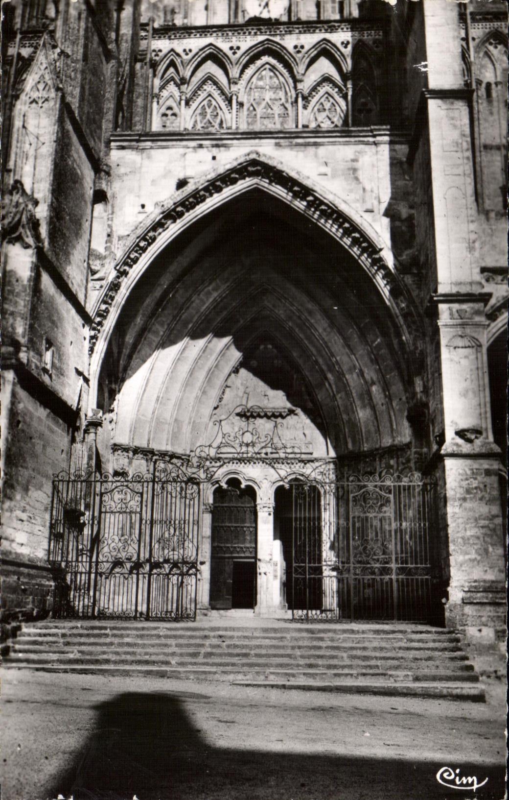 CPA Sees Le Porche de la Cathedrale