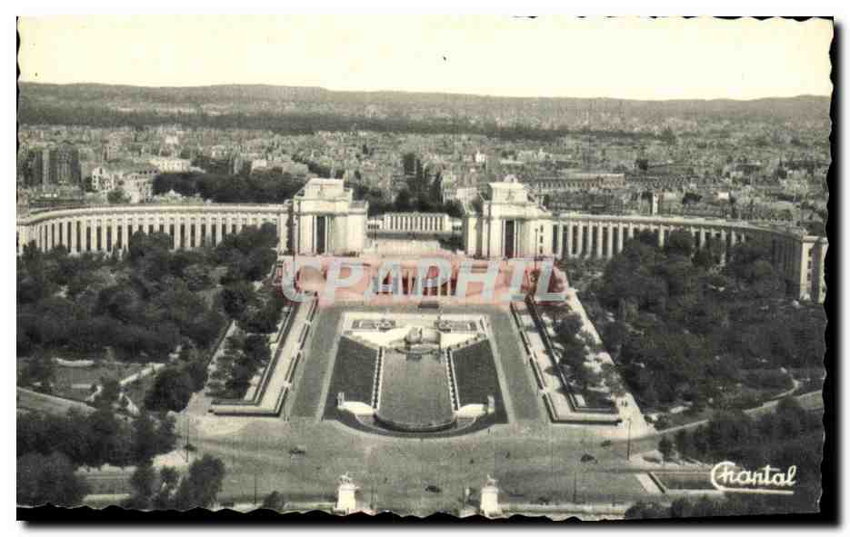 CPA Paris Le Palais de Chaillot Vue de la Tour Eiffel