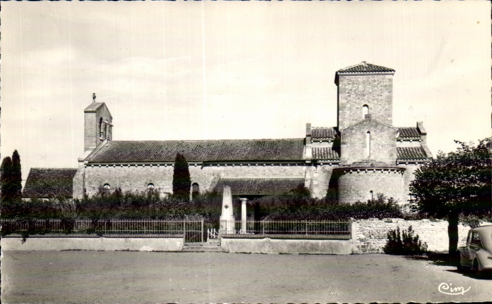 Germigny-lès-Prés — L'église consacrée en 806, la plus ancienne d'Europe — Combier (Loiret) n°9