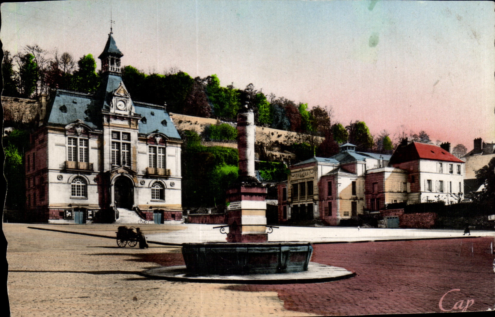 Château-Thierry — Place de l'Hôtel de Ville und das Theater — Cap
