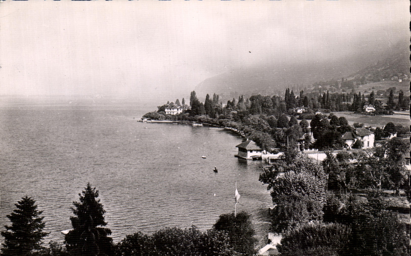 Lac d'Annecy — Bords du lac à Menthon — Éditions du Globe