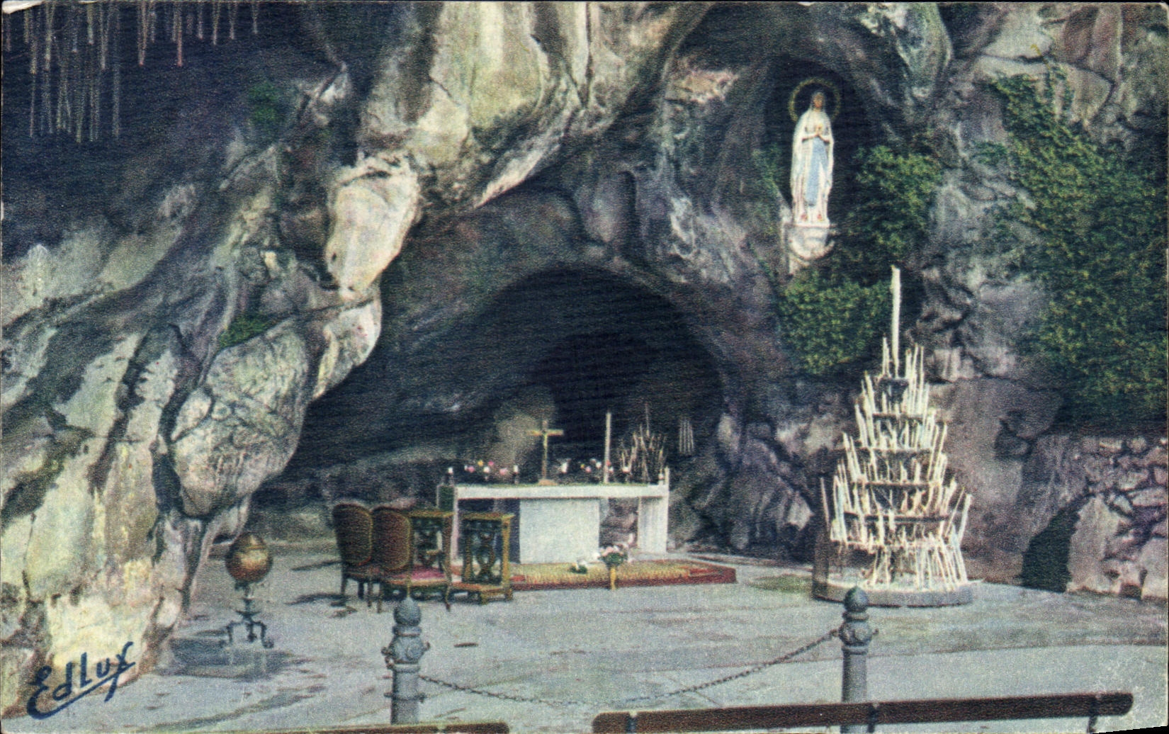 CPA Lourdes La Grotte Miraculeuse dont le nouvel Autel en marbre des Pyrenees