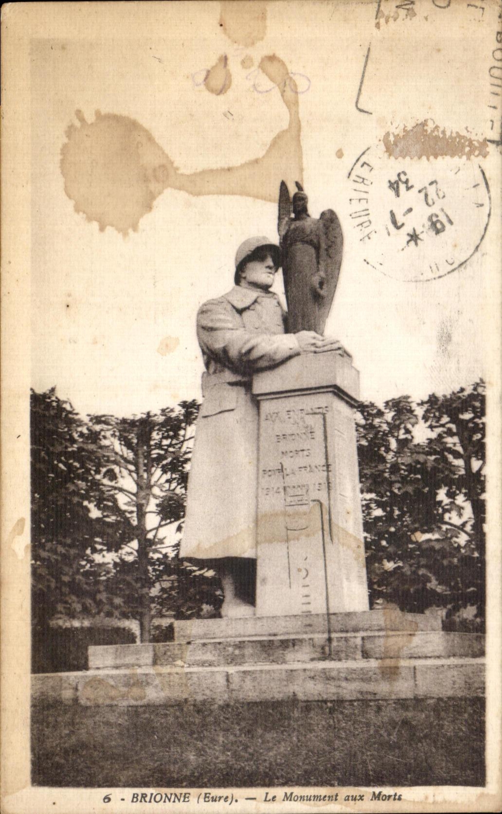 CPA Brionne Le Monument aux Morts Militaria