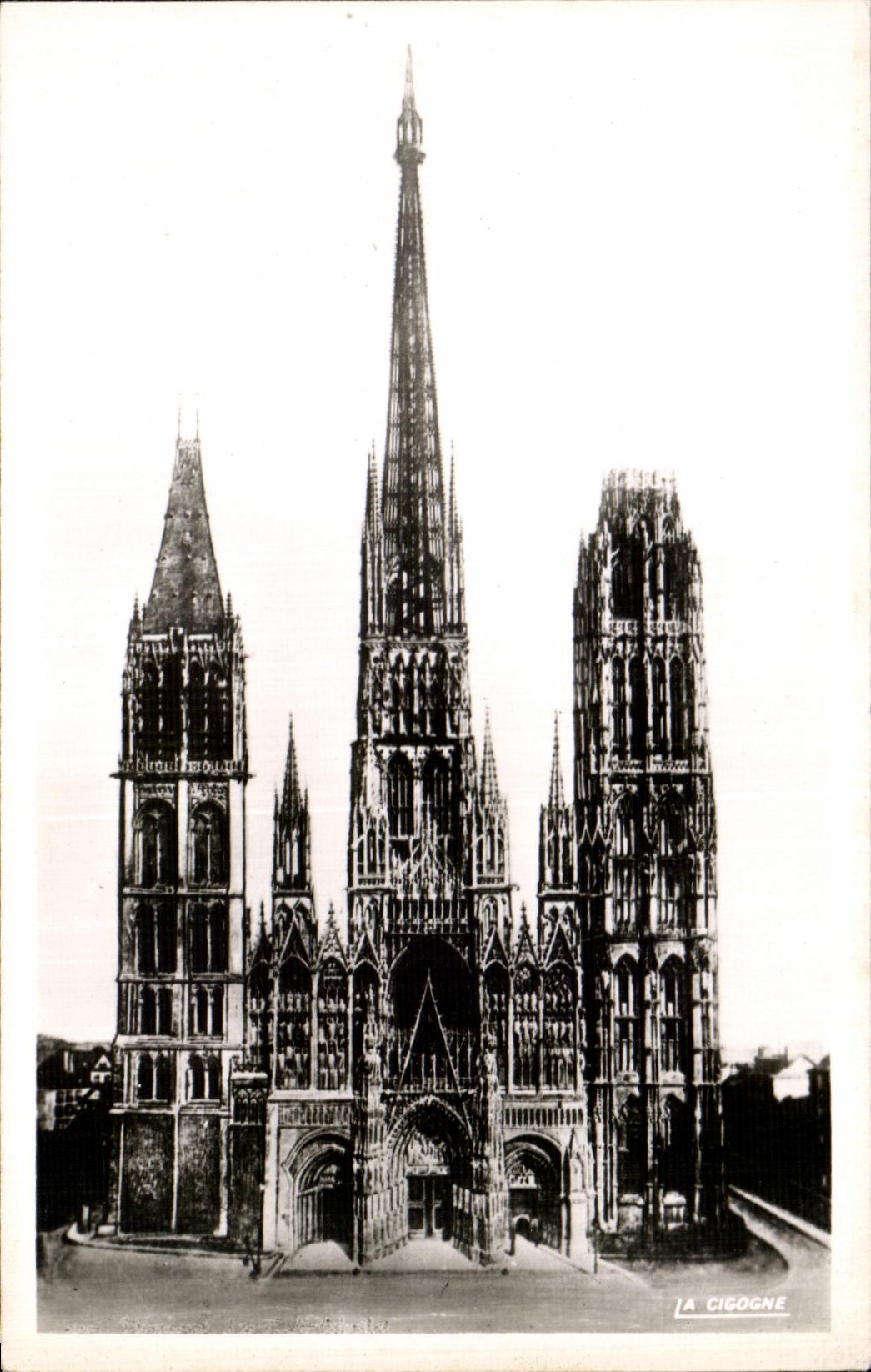 CPA Rouen La Cathedrale Vue d'Ensemble The Cathedrale Generale View