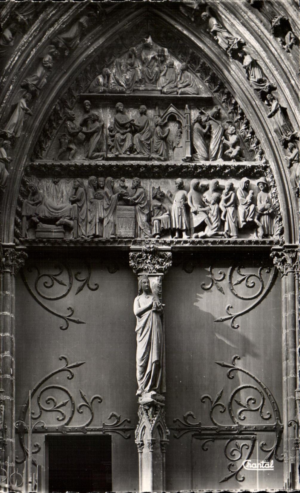 CPA Paris Portail Du cloitre De Notre Dame La Vierge Du Trumeau