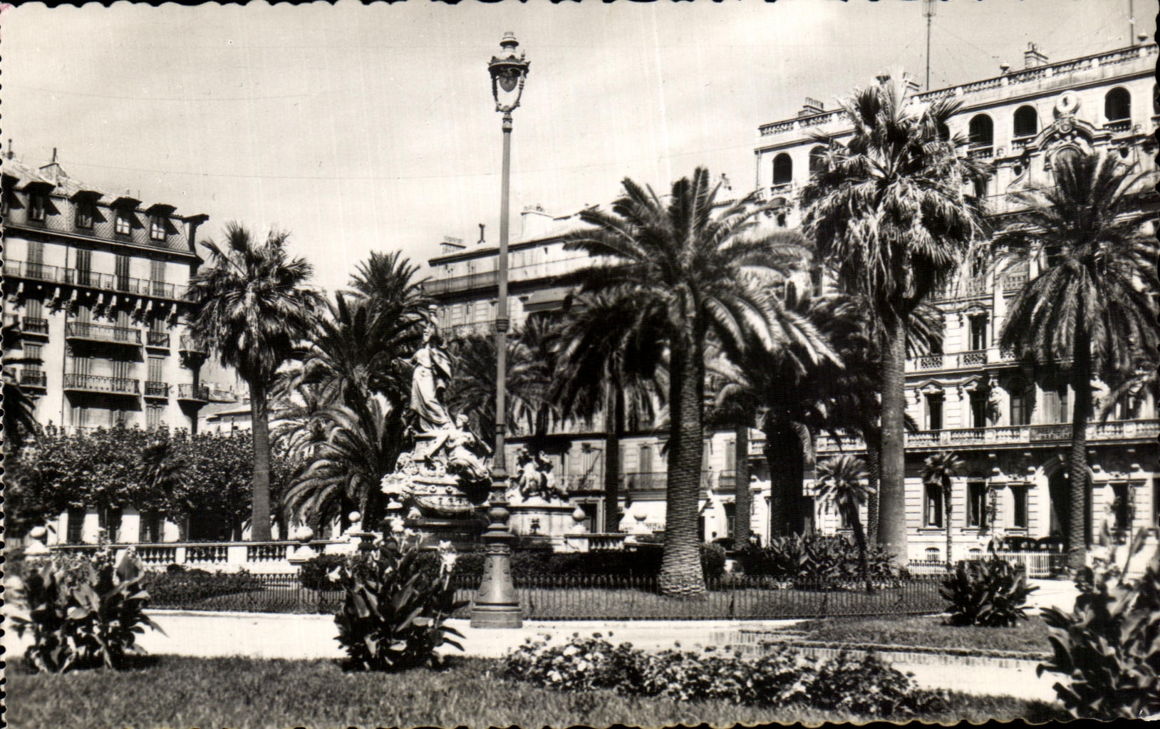 CPA Toulon Un Coin Place Liberte La Prefecture Maritime