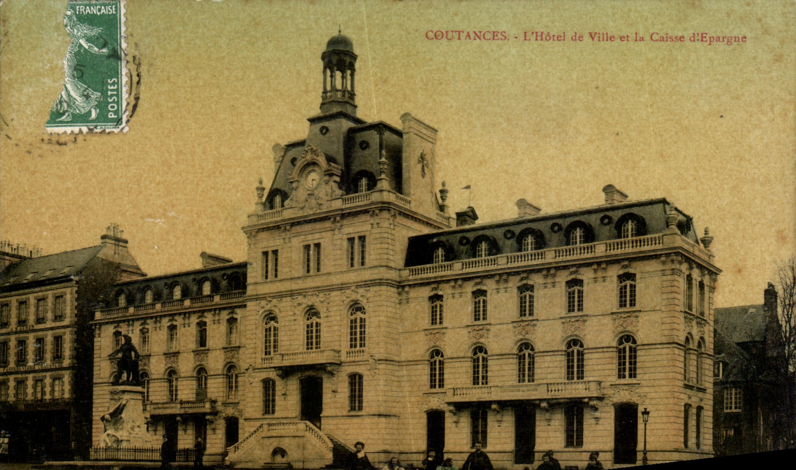 Coutances - L'Hôtel de Ville et la Caisse d'Epargne — Éditeur : L. Léonard, dit Coutances