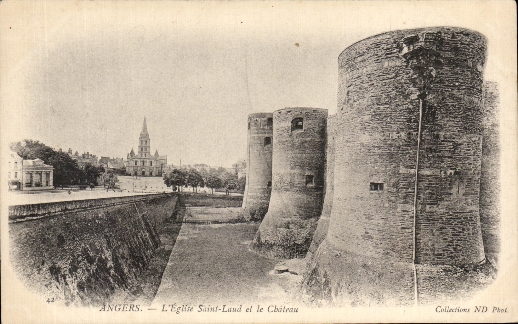 CPA Angers L'Eglise Saint Laud et le Chateau