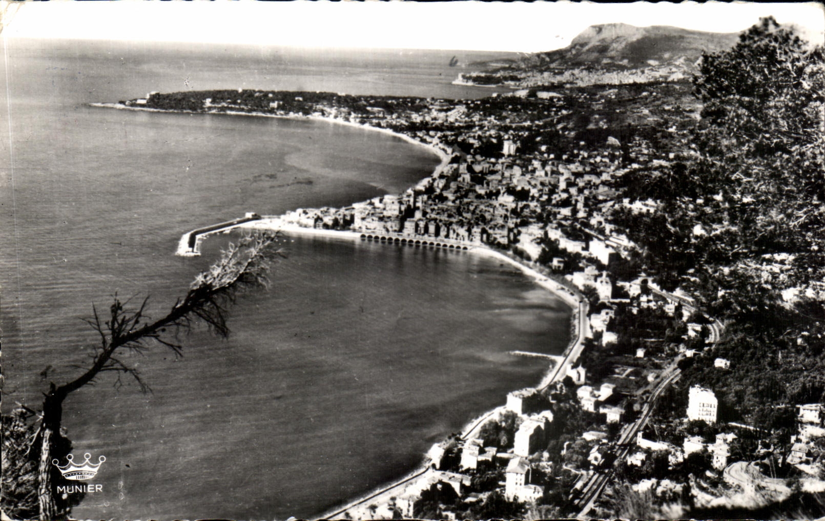 CPA Menton Vue Generale Le Cap Martin et Monaco