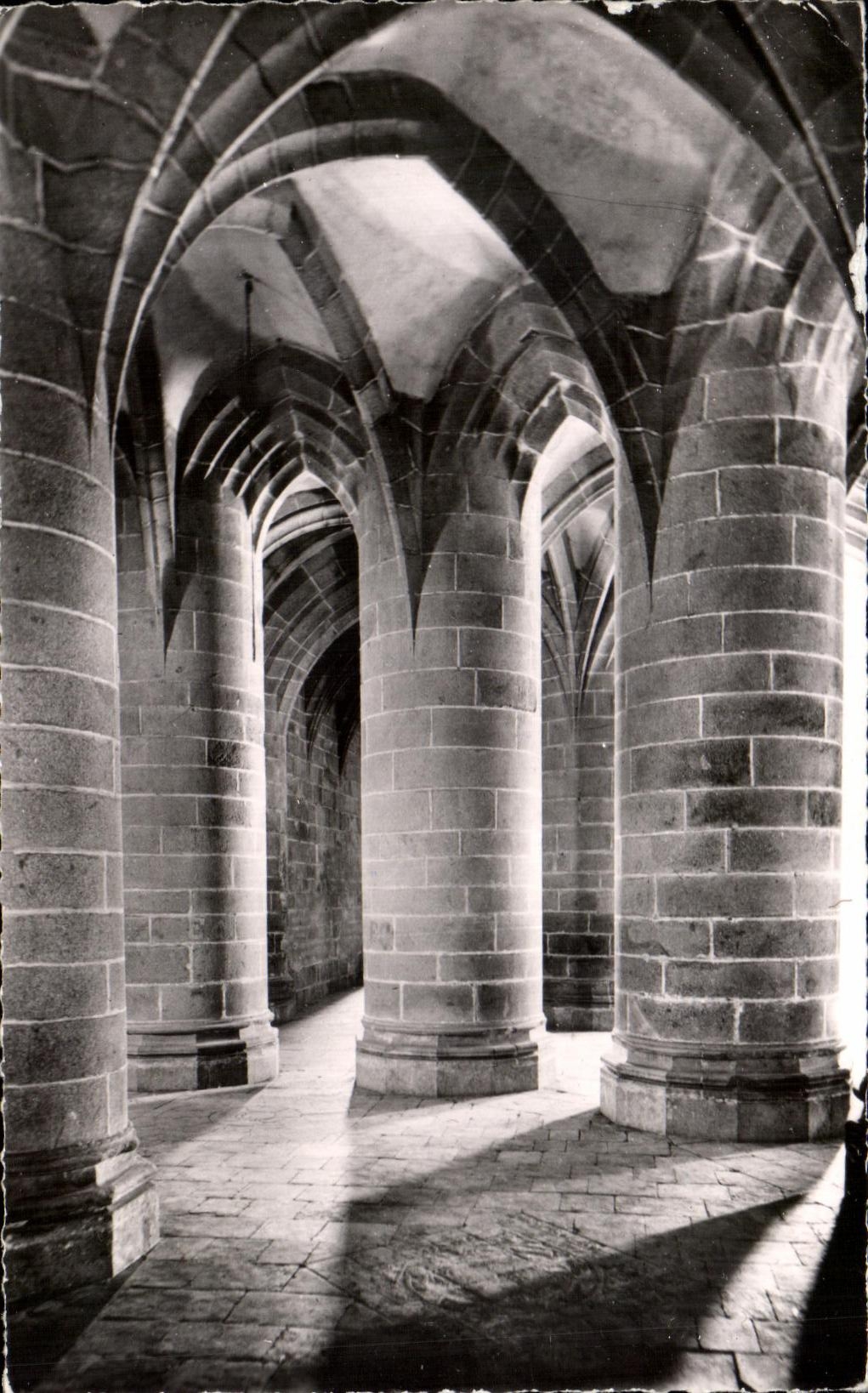 CPSM Le Mont St Michel L'Abbaye La Crypte des Gros Piliers