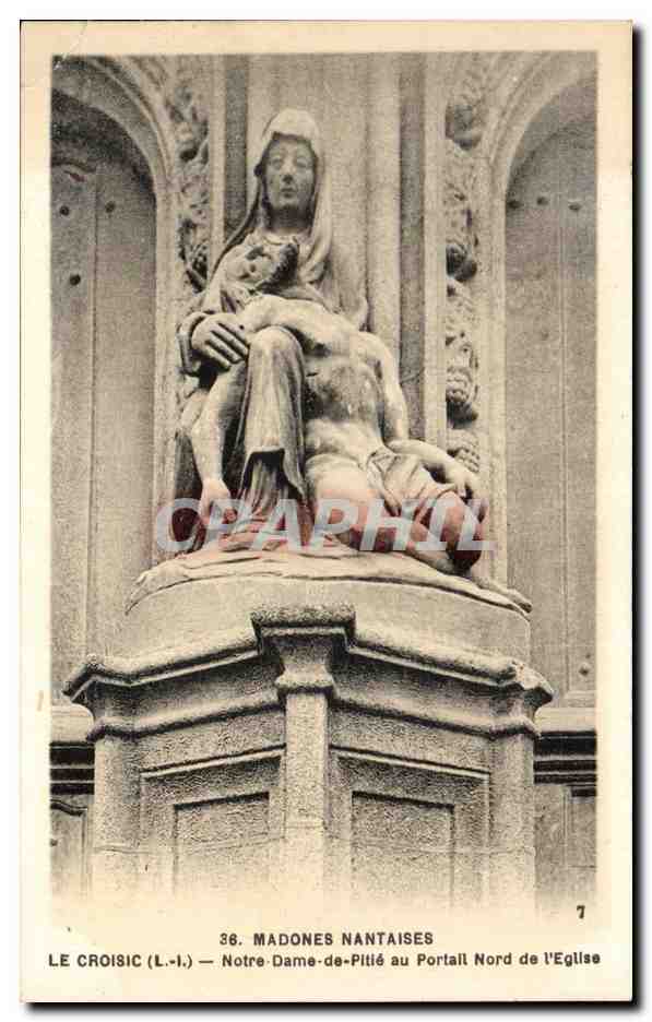 CPA Madones Nantaises Le Croisic Notre Dame de Pitie au Portail Nord de l'Eglise