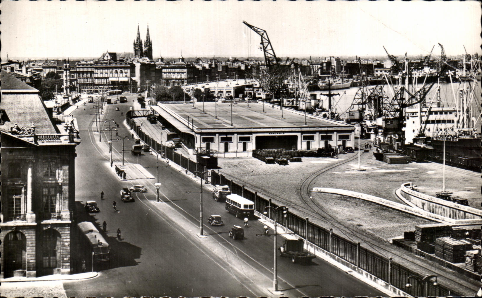 Terrasses du Quai Louis XVIII — Bordeaux — Édition & Cliché Bloc