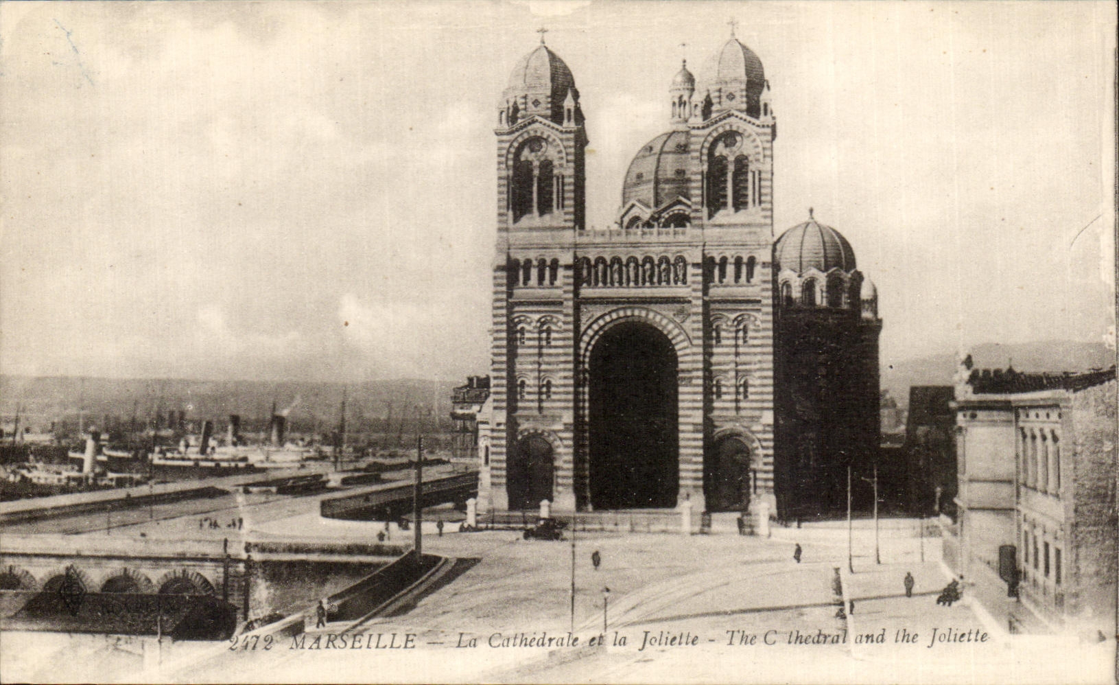 CPA Marseille La Cathedrale et la Joliette