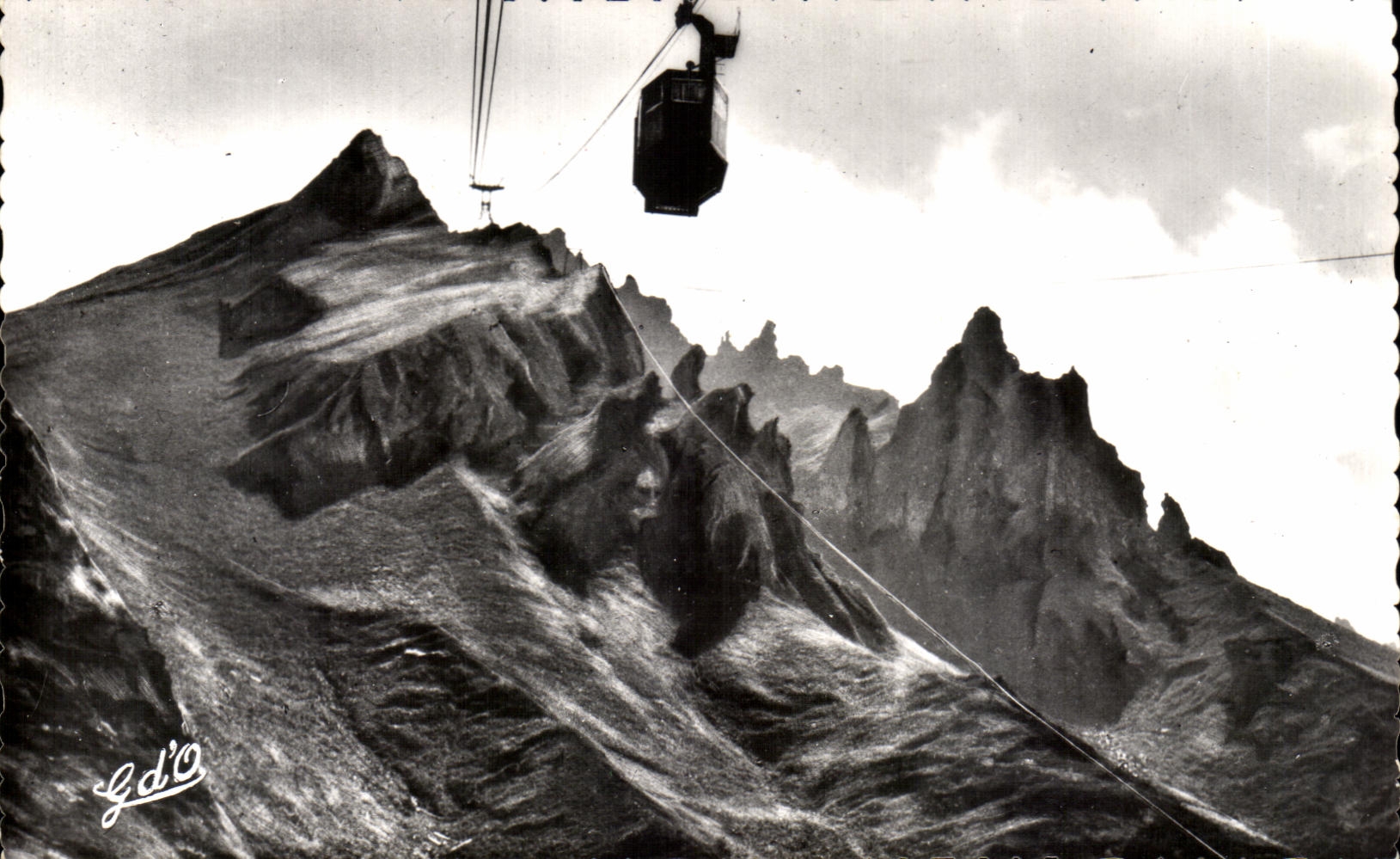CPA L'Auvergne Le Mont Dore Sancy Cabine du Teleferique arrivant aux Aiguilles du Sancy