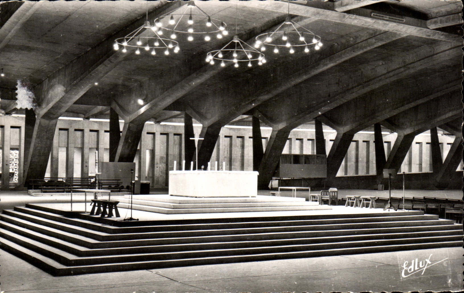 CPA Lourdes La Basilique Souterraine St pierre 