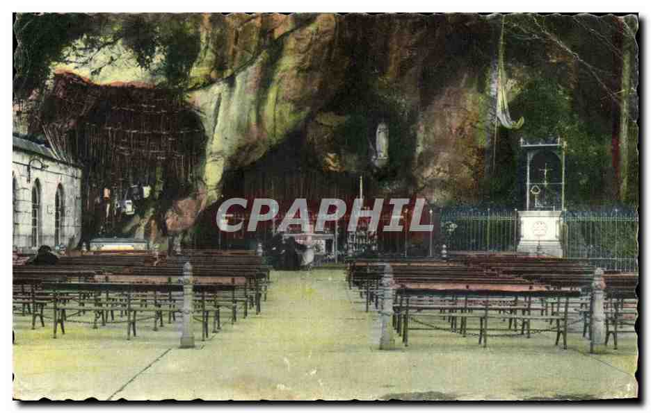 CPA Lourdes La Grotte Miraculouse The Miraculous Grotte