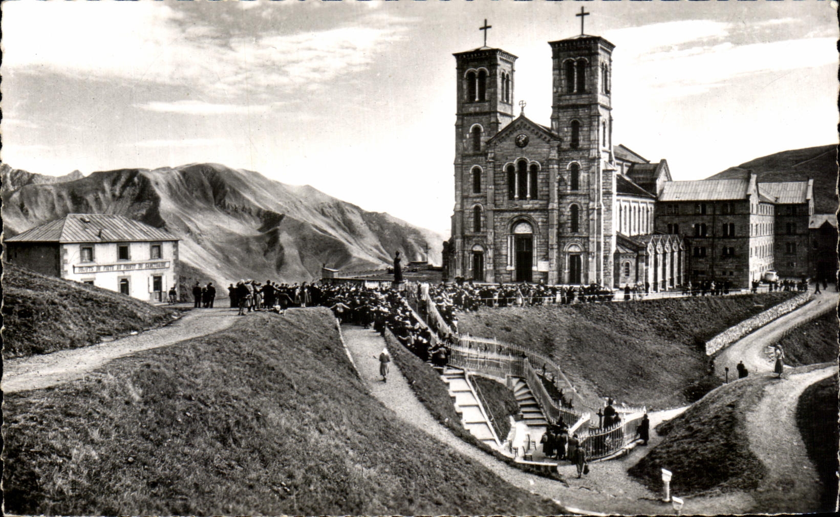 Basilique de Notre-Dame de La Salette — Pèlerinage — Sanctuaire de La Salette