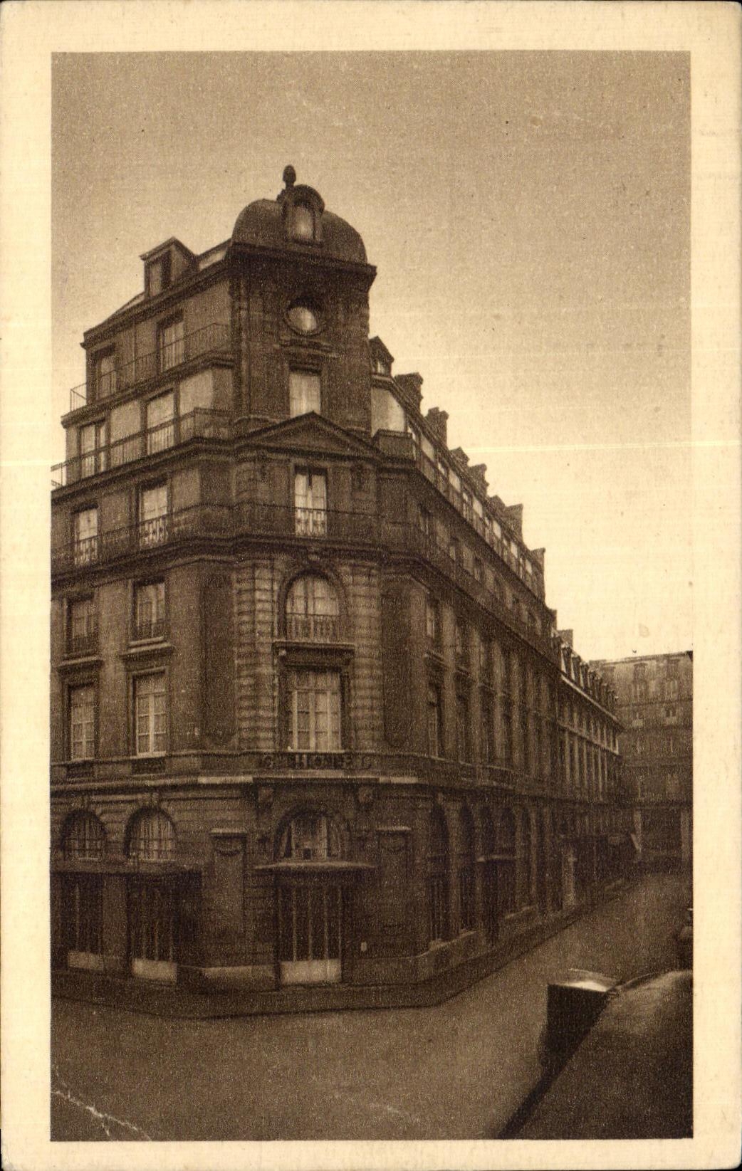 CPA Paris Pres Du Louvre Le Grand Hotel Du Palais Royal Rue De Valois