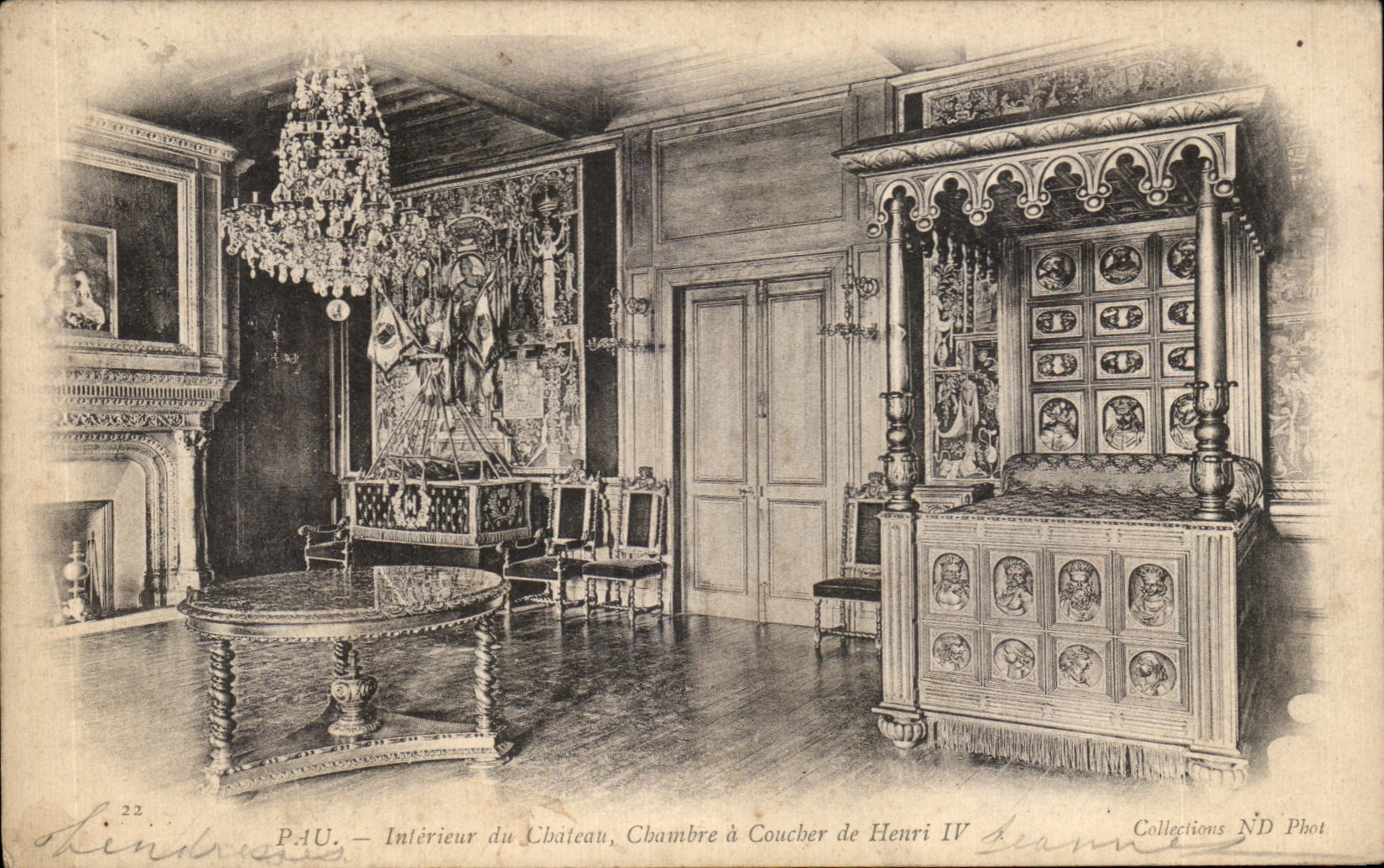 Pau — Intérieur du Château, Chambre à Coucher de Henri IV — Collections ND Phot