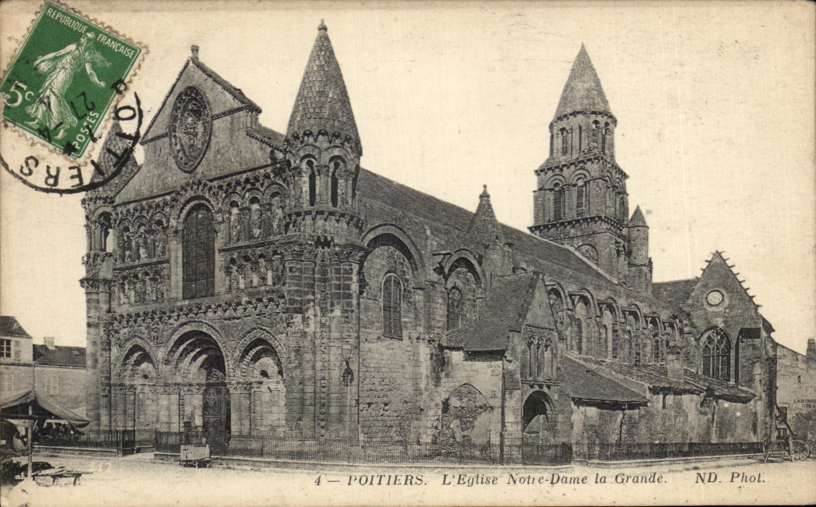Poitiers — L'Église Notre-Dame la Grande — ND. Phot.