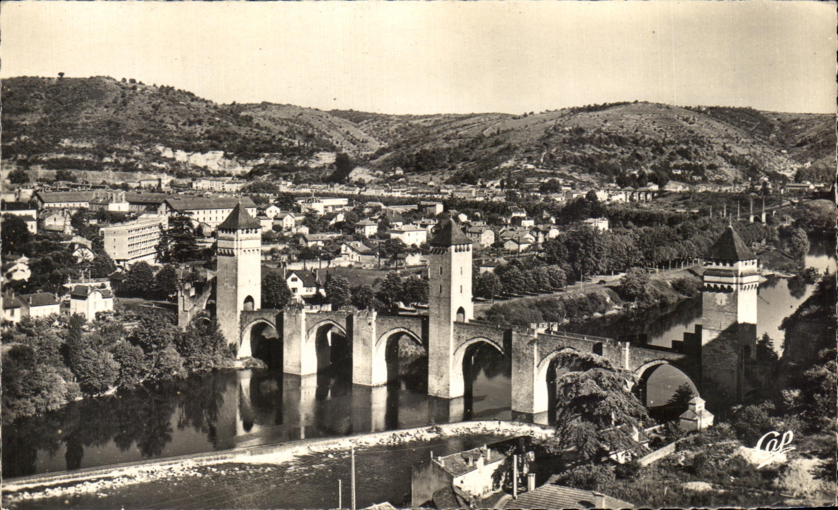 Cahors — Le Pont Valentré et un Coin de la Ville — Cie des Arts Photomécaniques, Paris-15e
