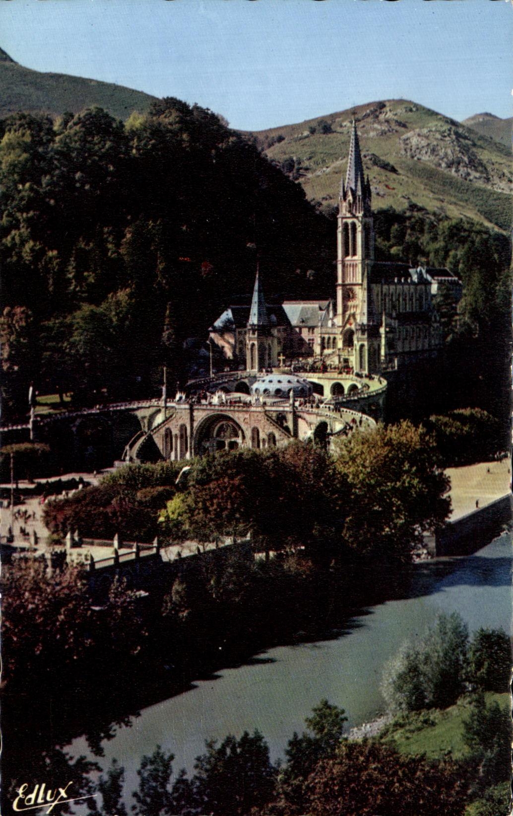 CPA Lourdes La Basilique Et Le Gaze