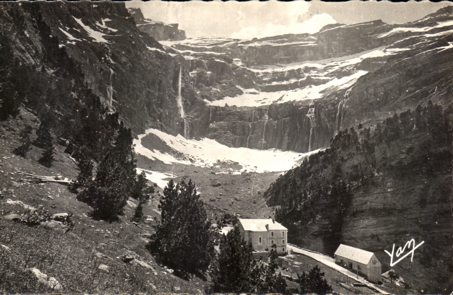 CPA Gavarnie Le Cirque Et l'Hotel Du Cirque