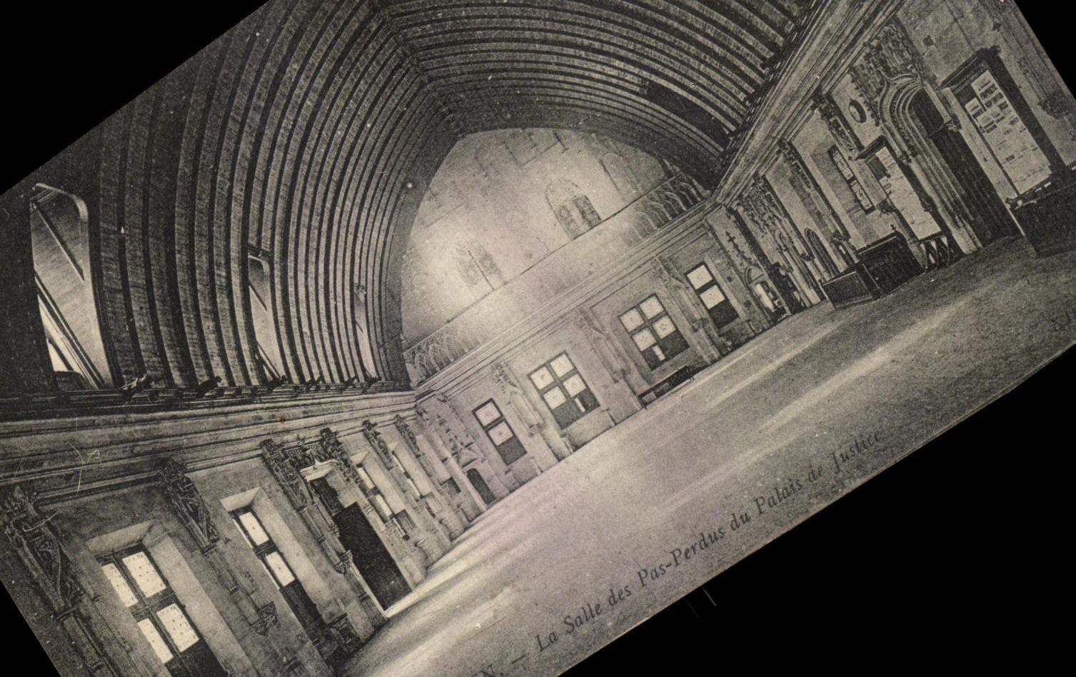 CPA La Salle Des Perdus Du Palais de Justice Rouen