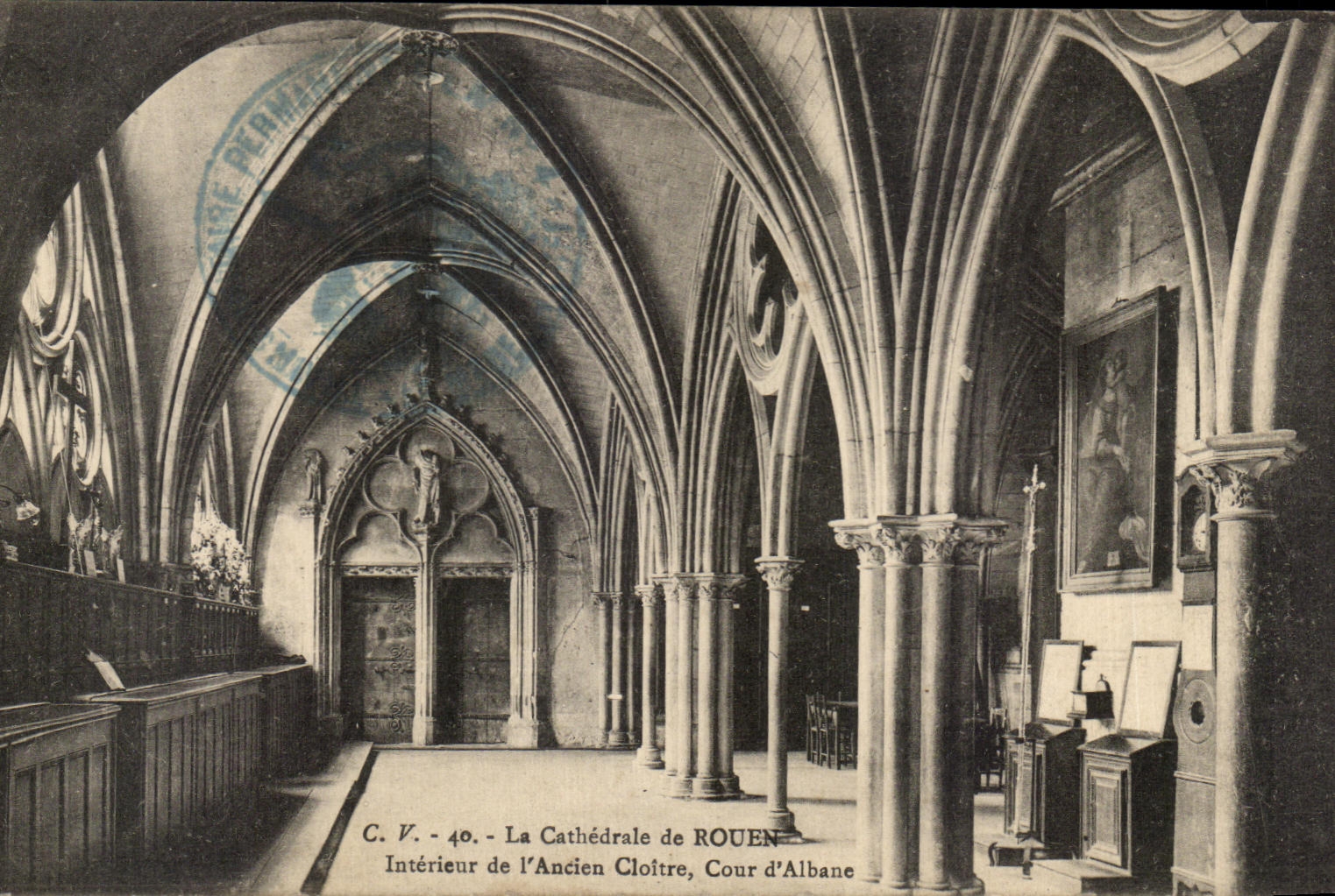 CPA La Cathedrale Rouen Interieur De l'Ancien Cloitre Cour d'Albane