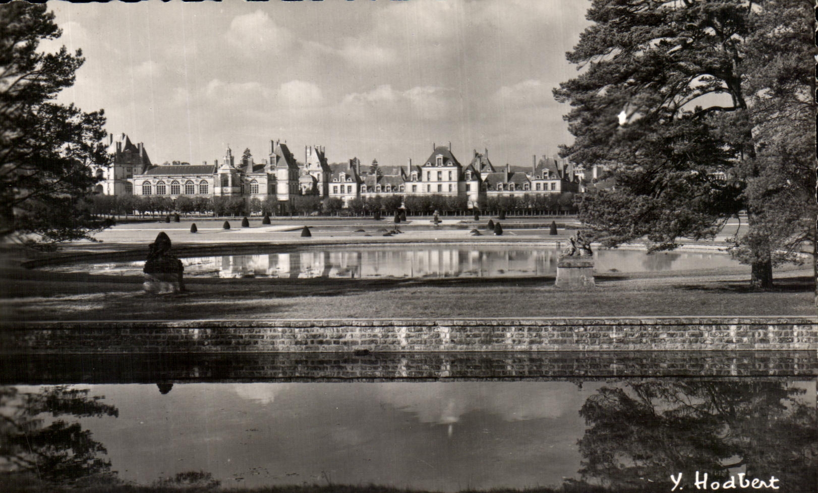 Fontainebleau — Vista generale del parterre e del Palazzo, poi i bacini del « Romulus » e del « Tibre » — Yves Hodbert, n°1364