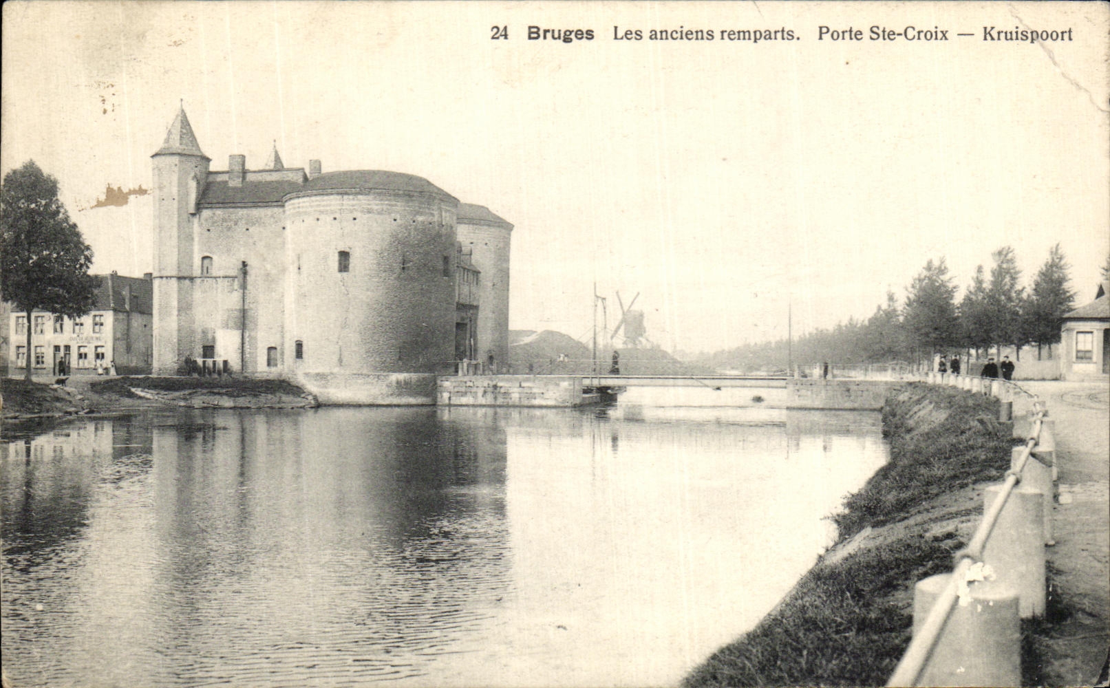 CPA Bruges Les anciens remparts Porte Ste Croix Kruispoor Moulin Windmill