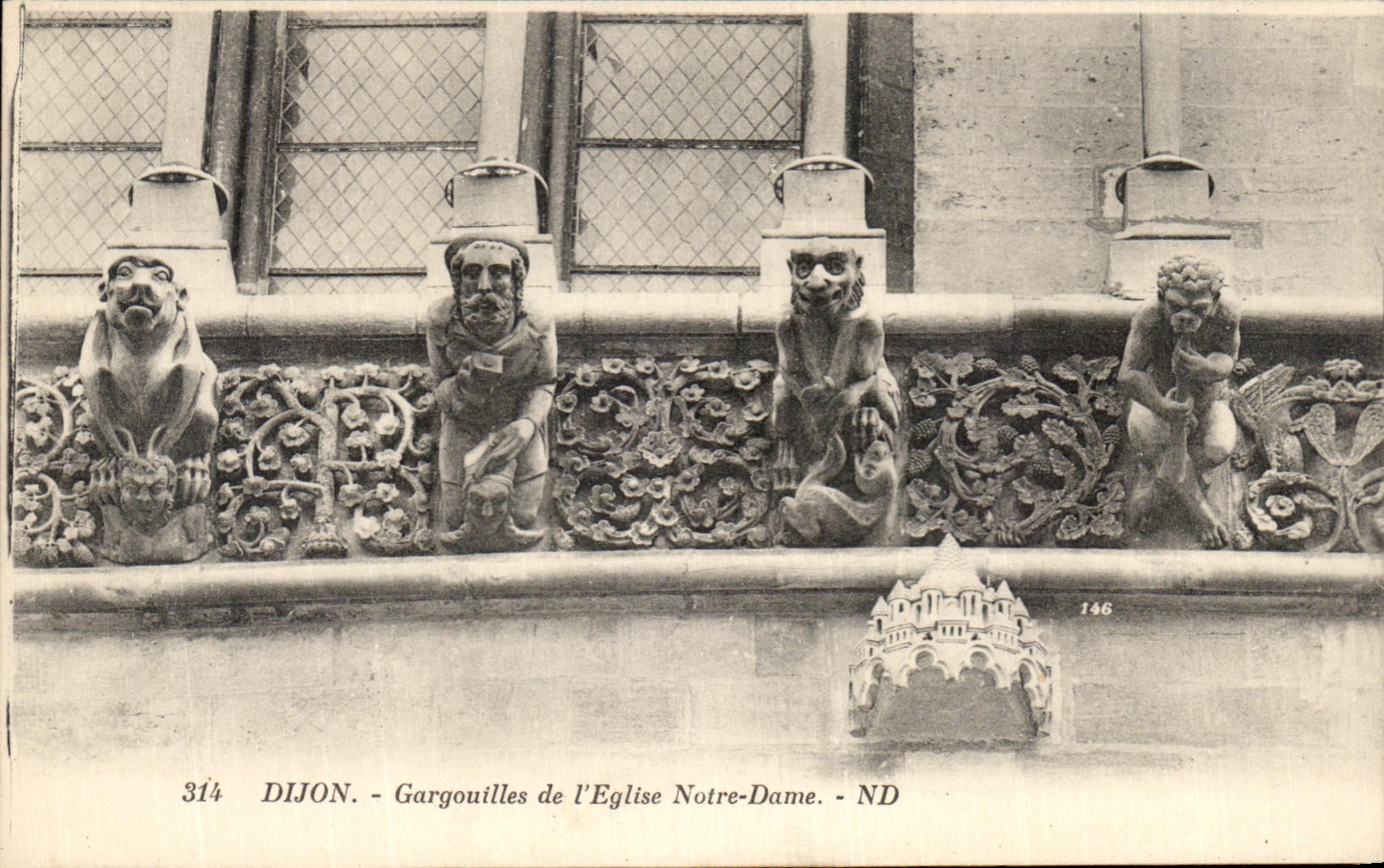 CPA Dijon Gargouilles de lEglise Notre Dame