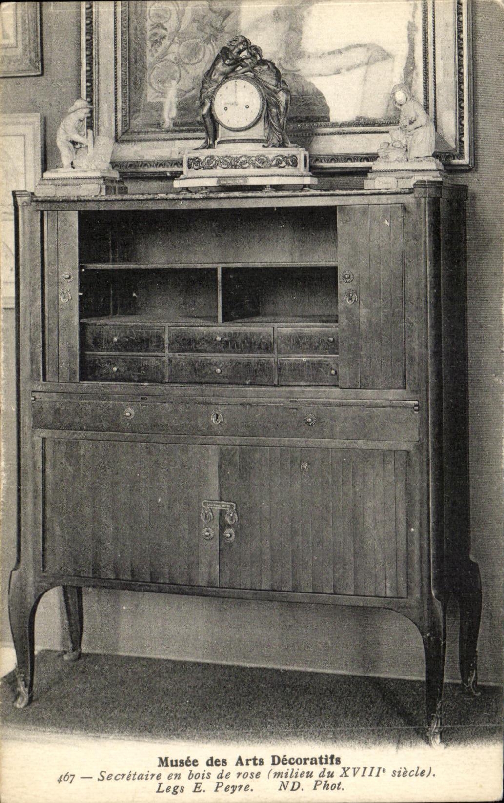 Secrétair e en bois de rose — milieu XVIIIe siècle — Musée des Arts Décoratifs, Legs E. Peyre