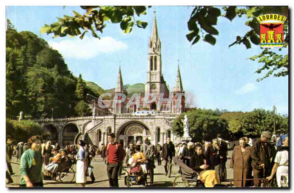 CPM Lourdes Les Malades Reviennent De La Grotte Sick People Coming Back From The Grotto