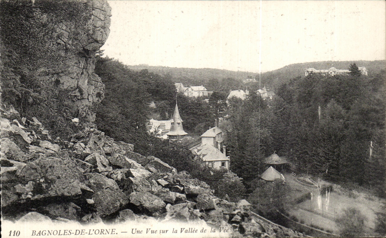 Bagnolles-de-l'Orne — Vista sulla valle della Vée — editore non visibile, numero di serie 110
