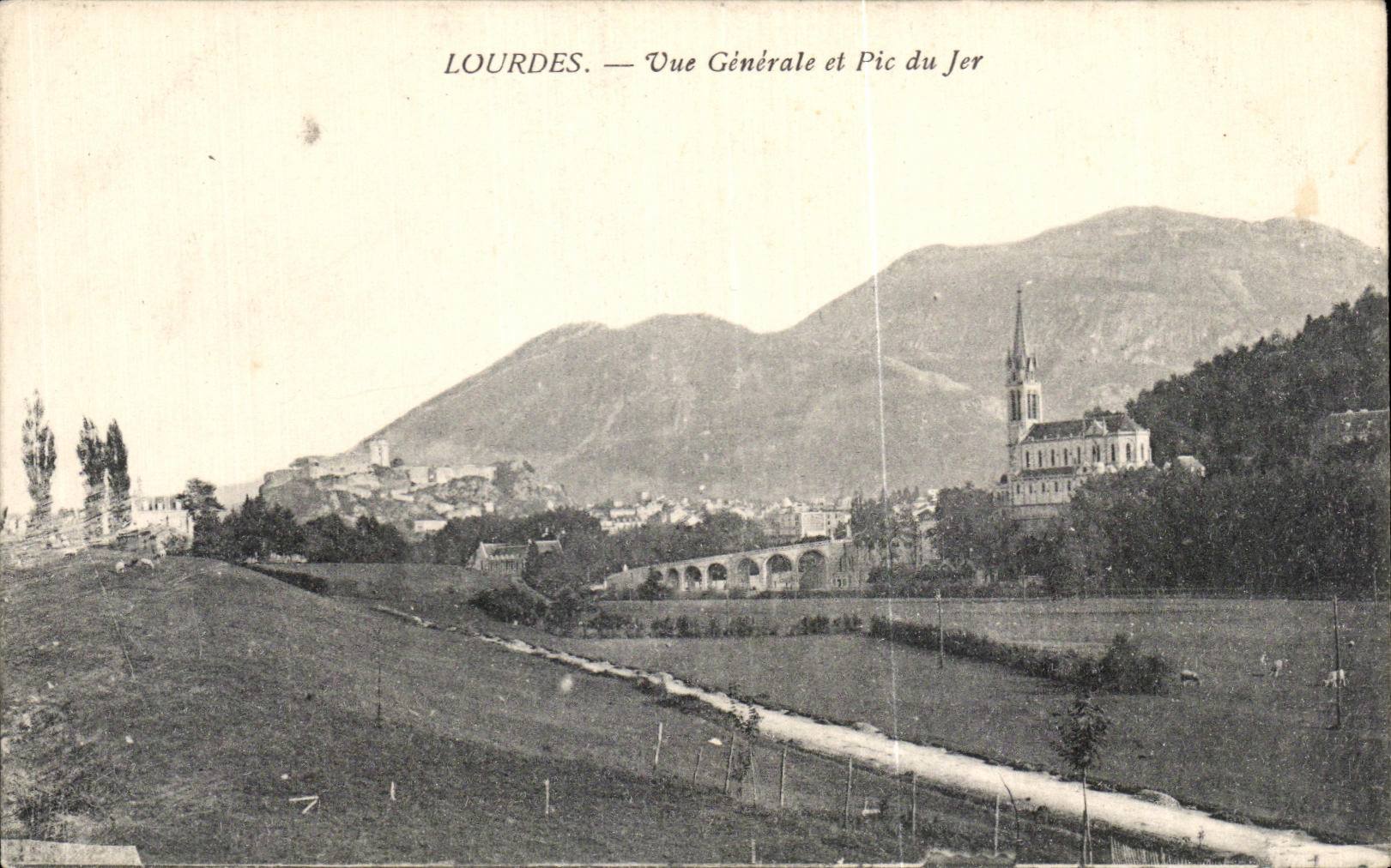 CPA Lourdes Vue Generale et Pic du Jer