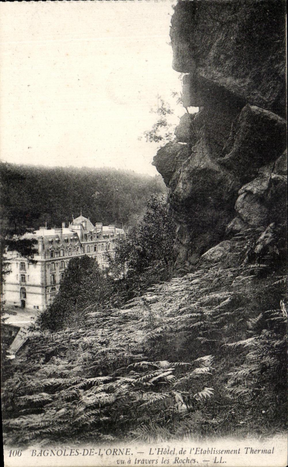 Bagnolles-de-l'Orne — L'Hôtel de l'Établissement Thermal vu à travers les Roches — LL, n° 106
