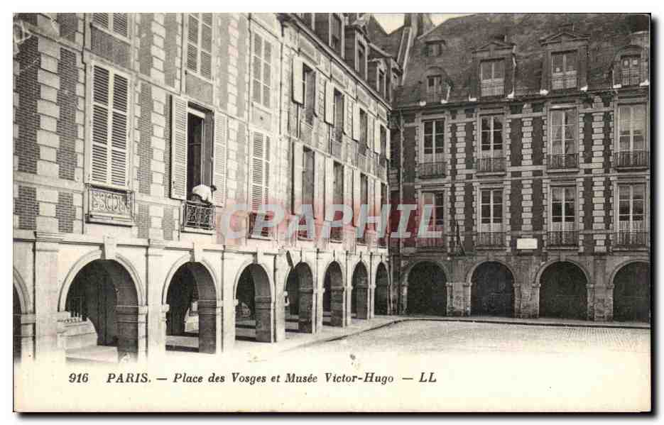 CPA Paris Place des Vosges et Musee Victor Hugo