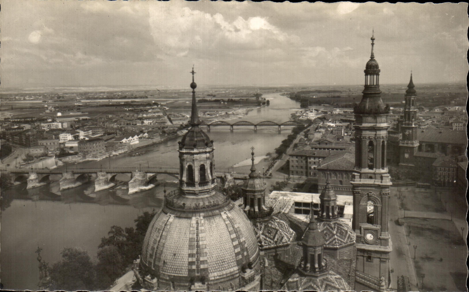 CPA Zaragoza Basilica Des Pilar Vista Noramica Del rio Ebro