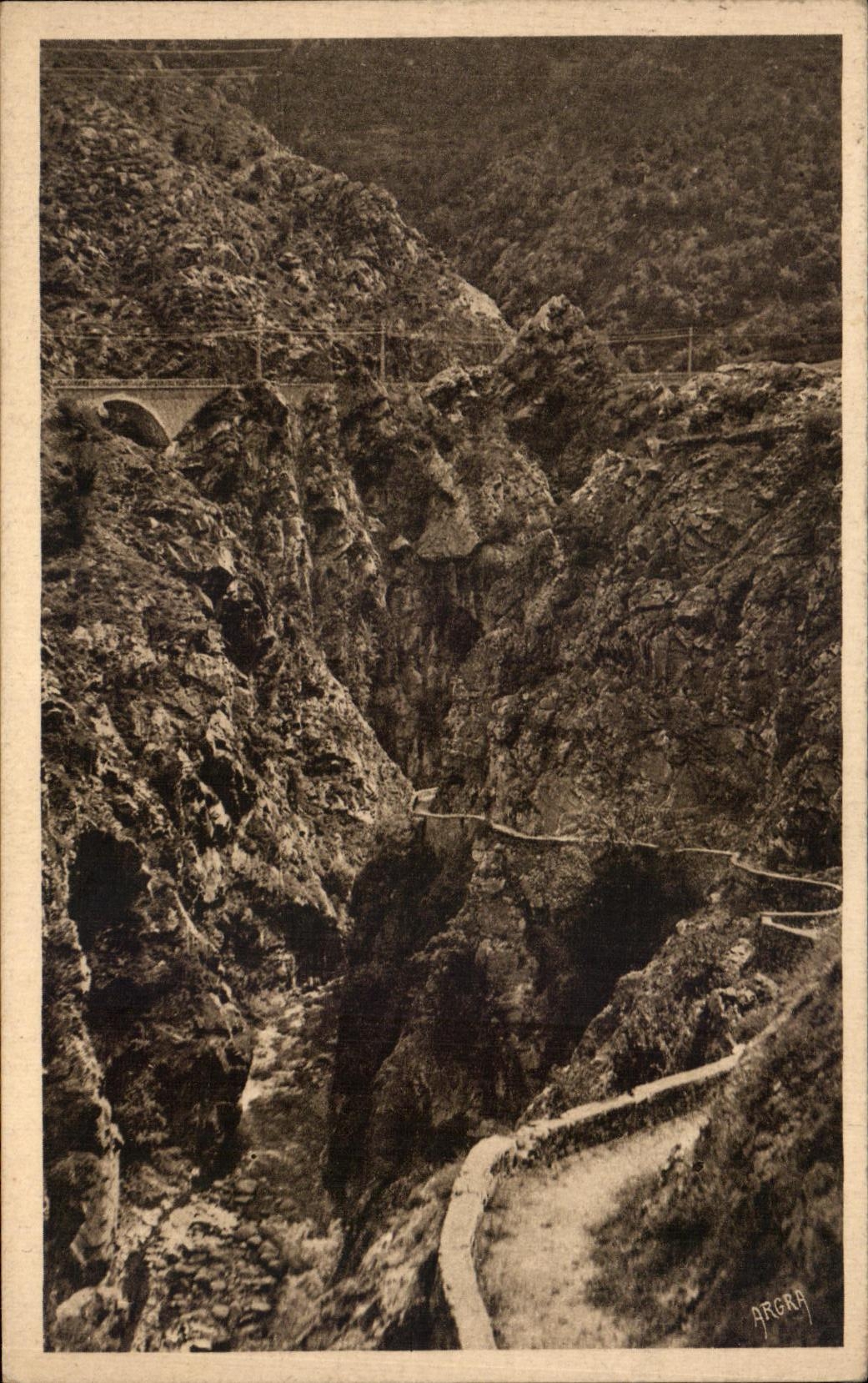 CPA Vallee De La Tet Le Defile De Graus