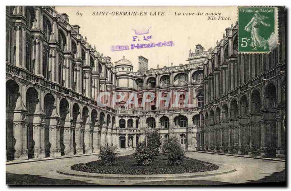 CPA Saint Germain en Laye La cour Du Musee