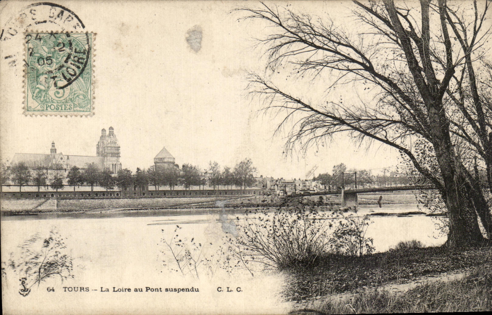 CPA Tours La Loire Au Pont suspendu