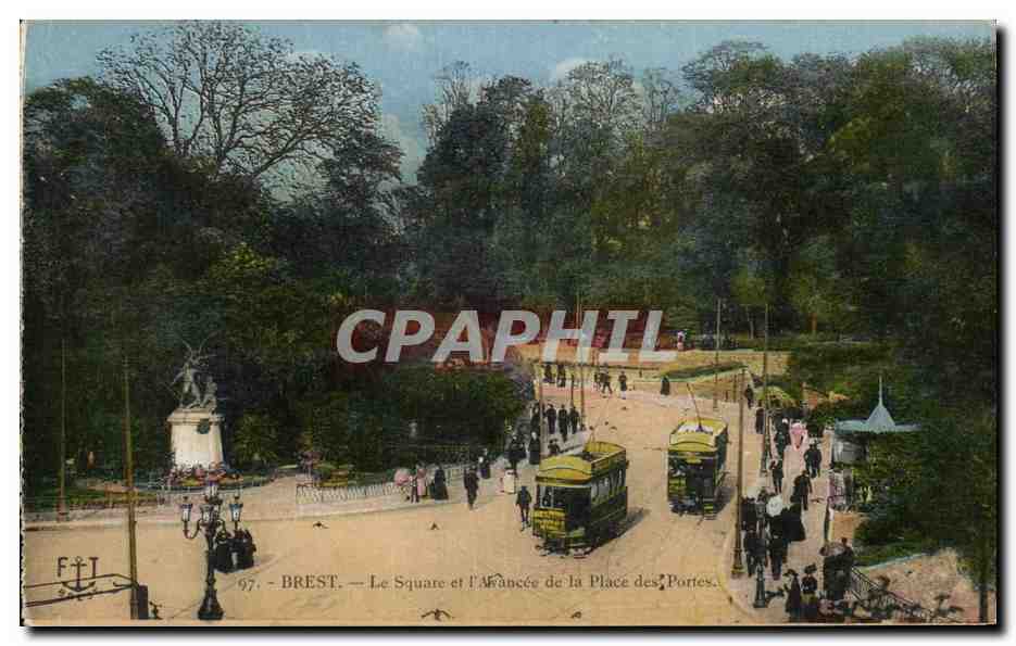 CPA Brest Le Square et de la Place des Portes Tramways