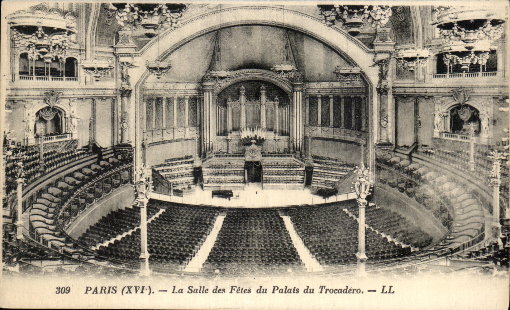 CPA Paris La Salle des Fetes du Palais du Trocadero